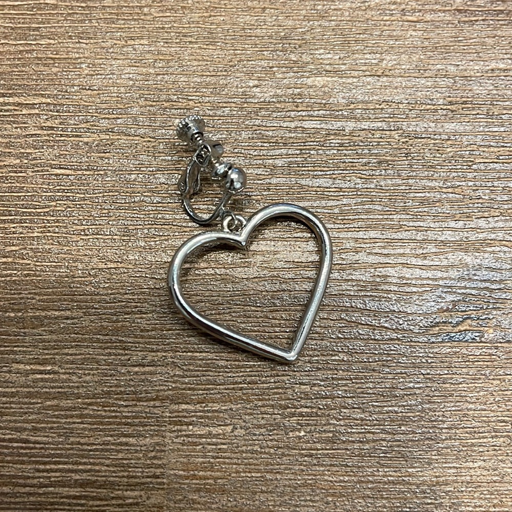 Heart shaped single ear clip